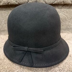 August Hat Company Women’s Wool Hat with Bow- packable band